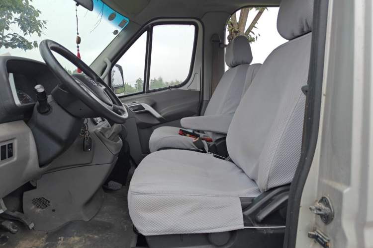 Used JAC Group Sunray 2017 2.0T Short-Wheelbase Mid-Roof Xingkuaiyun Multi-Purpose Commercial Vehicle Left Front Seat