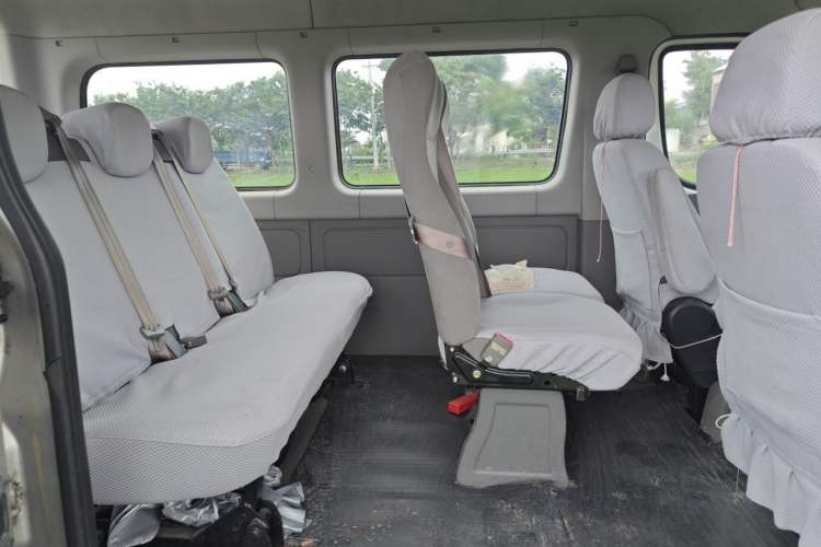 Used JAC Group Sunray 2017 2.0T Short-Wheelbase Mid-Roof Xingkuaiyun Multi-Purpose Commercial Vehicle Left Rear Seat