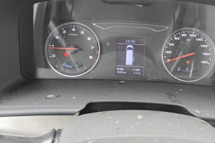 Used JAC Group Sunray 2017 2.0T Short-Wheelbase Mid-Roof Xingkuaiyun Multi-Purpose Commercial Vehicle Odometer Close Up