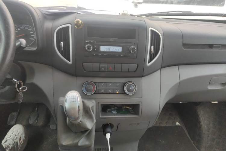 Used JAC Group Sunray 2017 2.0T Short-Wheelbase Mid-Roof Xingkuaiyun Multi-Purpose Commercial Vehicle Audio And AC Panel