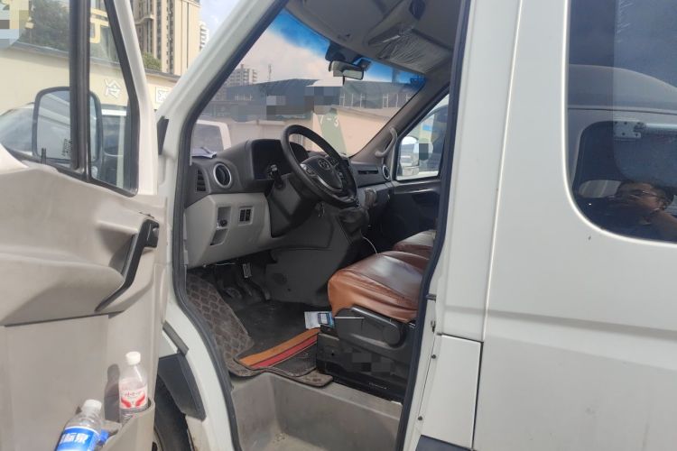 Used JAC Group Sunray 2017 2.0T Short-Wheelbase Mid-Roof Xingkuaiyun Multi-Purpose Commercial Vehicle Driver Seat