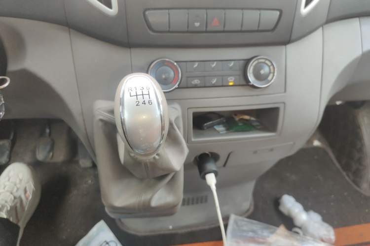 Used JAC Group Sunray 2017 2.0T Short-Wheelbase Mid-Roof Xingkuaiyun Multi-Purpose Commercial Vehicle Gear Lever