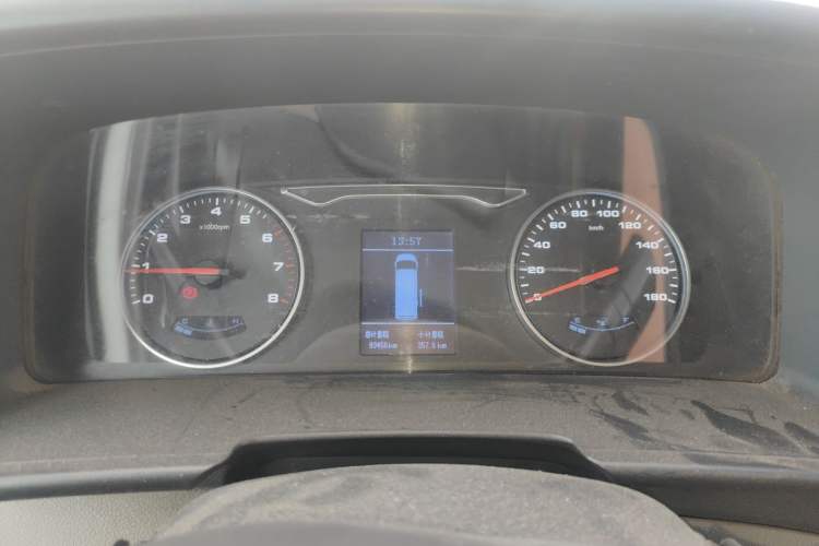 Used JAC Group Sunray 2017 2.0T Short-Wheelbase Mid-Roof Xingkuaiyun Multi-Purpose Commercial Vehicle Instrument Cluster