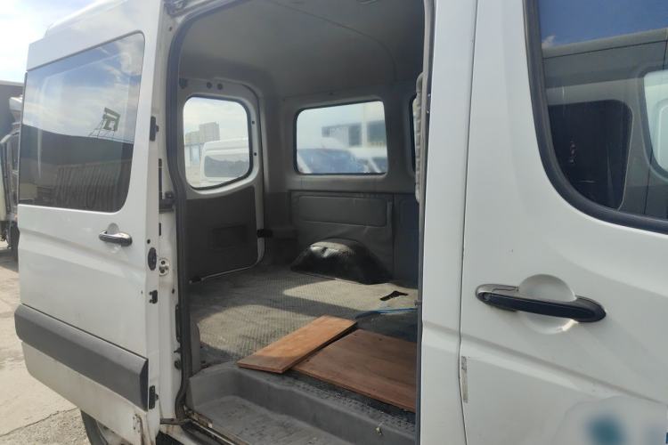 Used JAC Group Sunray 2017 2.0T Short-Wheelbase Mid-Roof Xingkuaiyun Multi-Purpose Commercial Vehicle Left Rear Seat