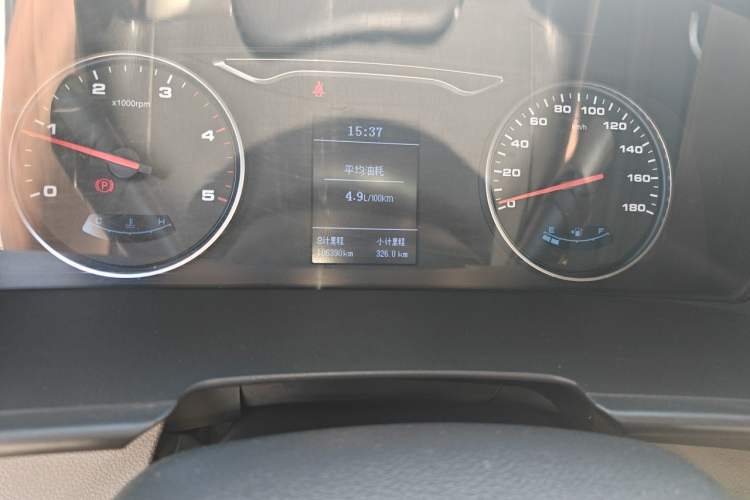 Used JAC Group Sunray 2017 1.9T Short-Wheelbase Mid-Roof Xingkuai Multi-Purpose Passenger Vehicle Odometer Close Up