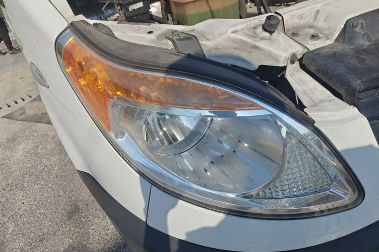 Used JAC Group Sunray 2017 1.9T Short-Wheelbase Mid-Roof Xingkuai Multi-Purpose Passenger Vehicle Right Front Headlight