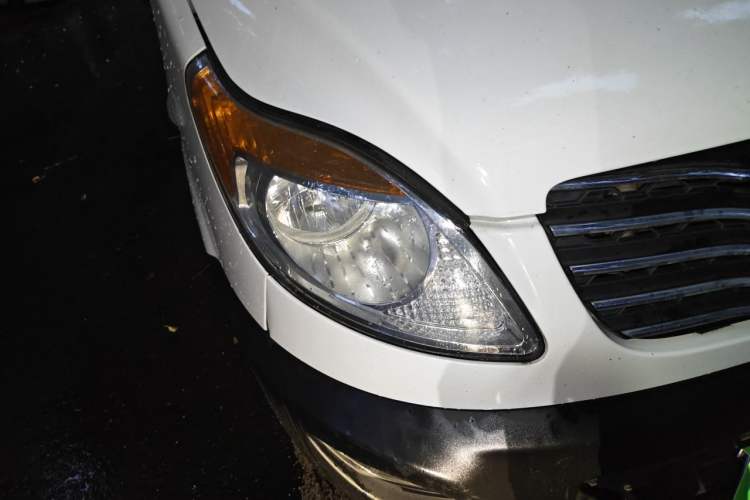 Used JAC Group Sunray 2017 2.0T Short-Wheelbase Mid-Roof Xingkuaiyun Multi-Purpose Commercial Vehicle Right Front Headlight