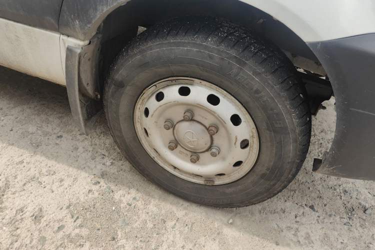 Used JAC Group Sunray 2017 2.0T Short-Wheelbase Mid-Roof Xingkuaiyun Multi-Purpose Commercial Vehicle Right Front Wheel Hub