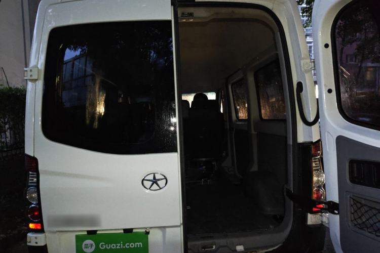 Used JAC Group Sunray 2017 2.0T Short-Wheelbase Mid-Roof Xingkuaiyun Multi-Purpose Commercial Vehicle Trunk