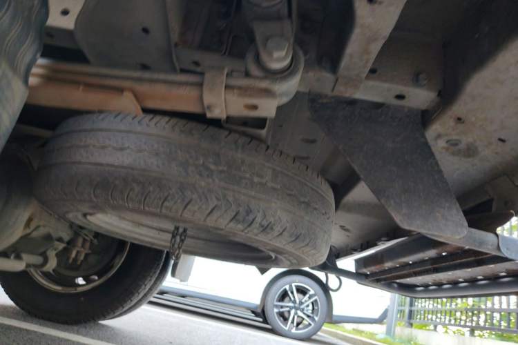 Used JAC Group Sunray 2018 2.7T 5-Series National Emission Standard V Star Express Mid-Top Chassis Rear Left