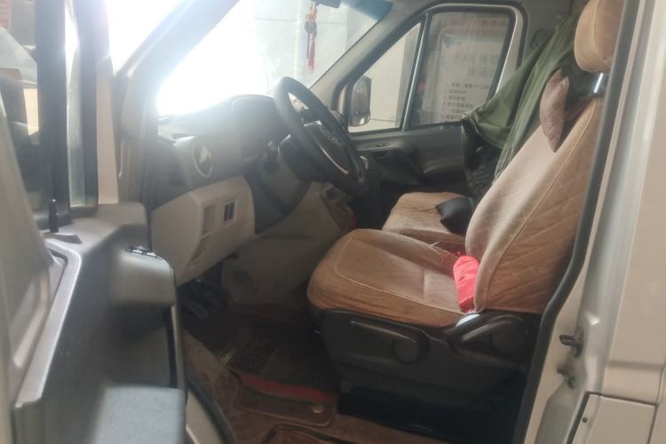 Used JAC Group Sunray 2018 2.7T 5-Series National Emission Standard V Star Express High-Roof Driver Seat