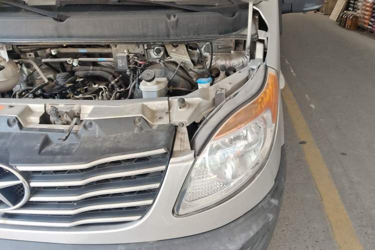 Used JAC Group Sunray 2018 2.7T 5-Series National Emission Standard V Star Express High-Roof Engine Bay Left