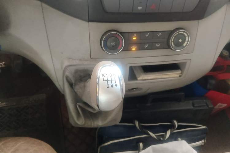 Used JAC Group Sunray 2018 2.7T 5-Series National Emission Standard V Star Express High-Roof Gear Lever