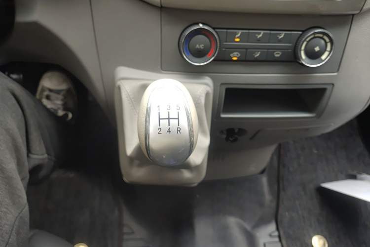 Used JAC Group Sunray 2018 1.9T Fuel-Efficient King D19TCIE11 Gear Lever