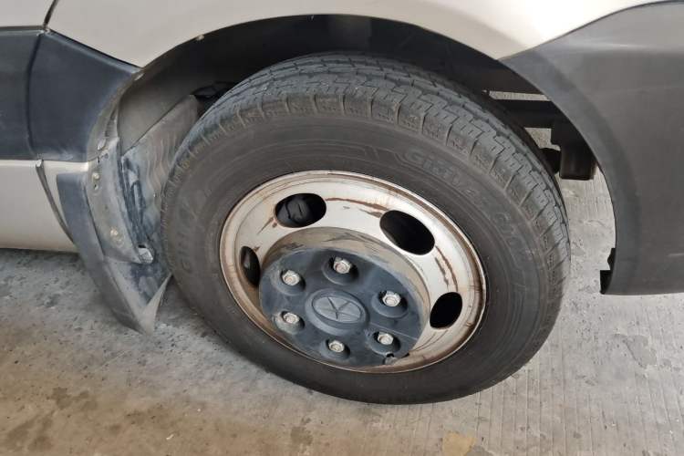 Used JAC Group Sunray 2018 2.7T 5-Series National Emission Standard V Star Express High-Roof Right Front Wheel Hub
