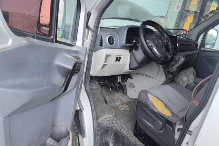 Used JAC Group Sunray 2018 2.7T 5-Series National Emission Standard V Star Express High-Roof Driver Seat