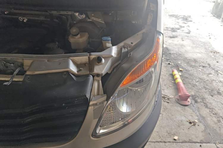 Used JAC Group Sunray 2018 1.9T Fuel-Efficient King D19TCIE11 Engine Bay Left