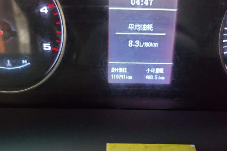 Used JAC Group Sunray 2018 2.7T 5-Series National Emission Standard V Star Express High-Roof Odometer Close Up