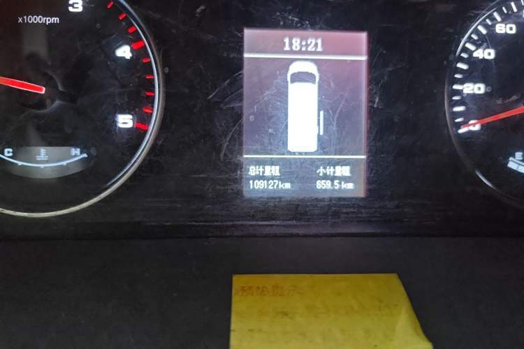 Used JAC Group Sunray 2018 2.7T 5-Series National Emission Standard V Star Express High-Roof Odometer Close Up