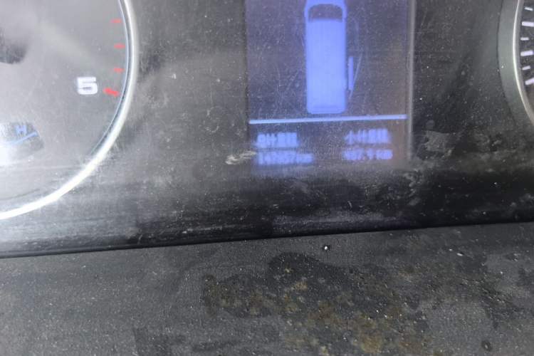 Used JAC Group Sunray 2018 2.7T 5-Series National Emission Standard V Star Express High-Roof Odometer Close Up