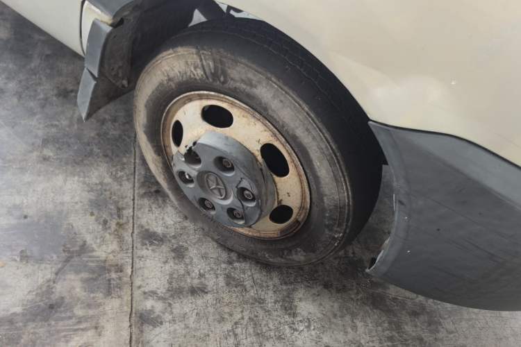 Used JAC Group Sunray 2018 2.7T 5-Series National Emission Standard V Star Express High-Roof Right Front Wheel Hub