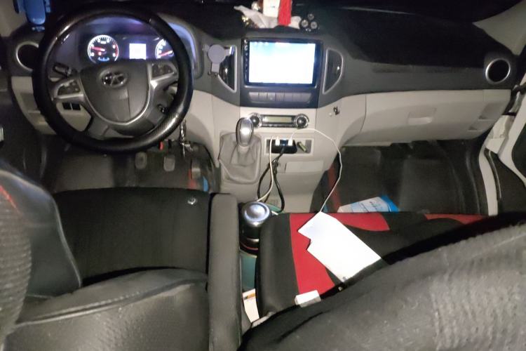 Used JAC Group Sunray 2018 2.7T 5-Series National Emission Standard V Star Express Mid-Top Center Console