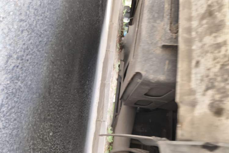 Used JAC Group Sunray 2018 2.7T 5-Series National Emission Standard V Star Express Mid-Top Chassis Front Right
