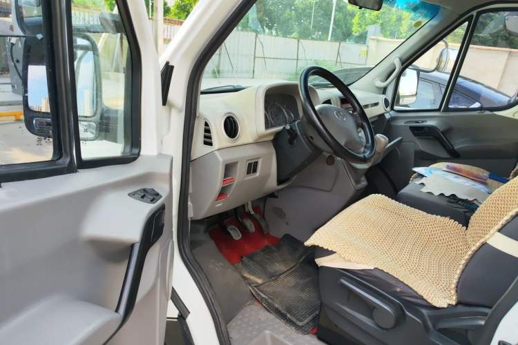 Used JAC Group Sunray 2018 1.9T Fuel-Efficient King Van Transporter 3-Seater D19TCIE11 Driver Seat