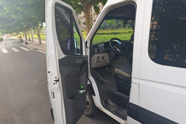Used JAC Group Sunray 2018 2.7T 5-Series National Emission Standard V Star Express High-Roof Driver Seat