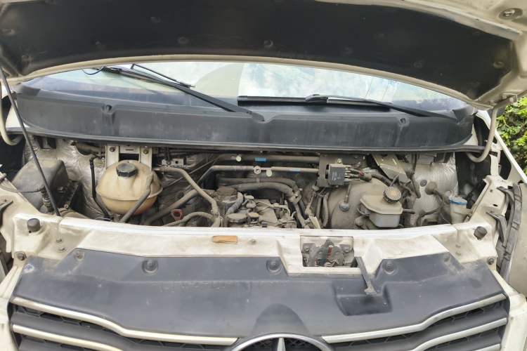 Used JAC Group Sunray 2018 2.7T 5-Series National Emission Standard V Star Express Mid-Top Engine Bay
