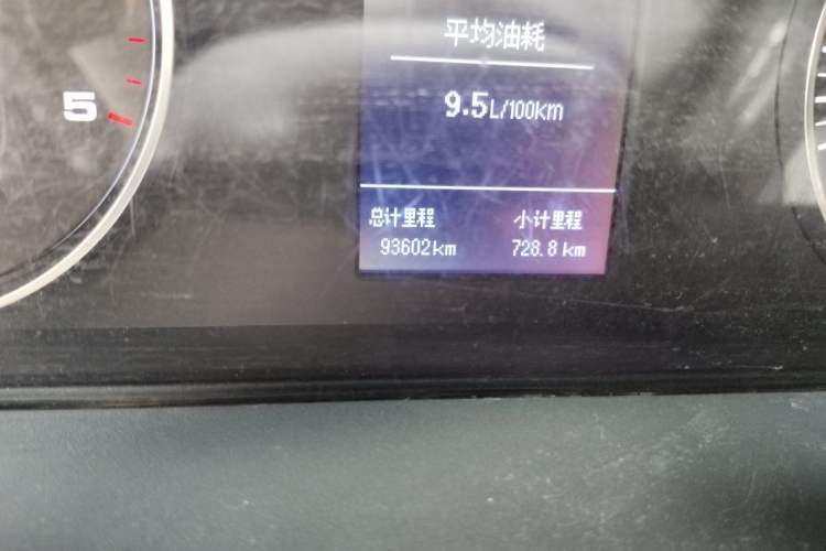 Used JAC Group Sunray 2018 2.7T 5-Series National Emission Standard V Star Express High-Roof Odometer Close Up