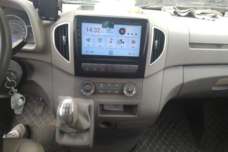 Used JAC Group Sunray 2019 1.9T Fuel-Efficient Platinum Edition 5-9 Seater Star Express Audio And AC Panel