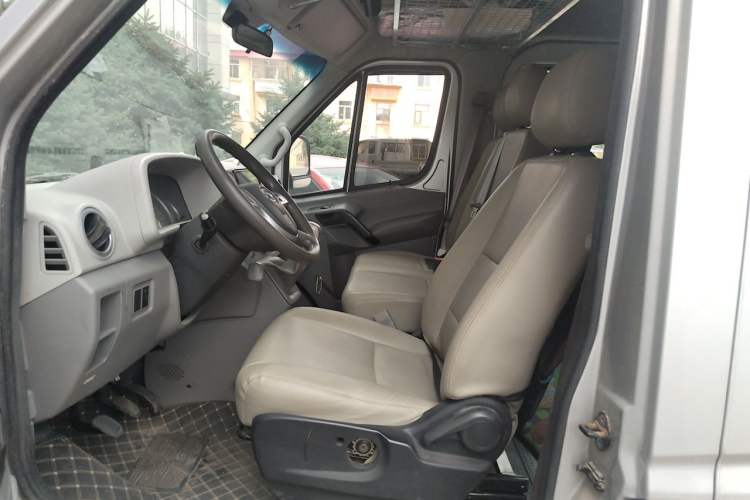 Used JAC Group Sunray 2019 1.9T Fuel-Efficient Platinum Edition 5-9 Seater Star Express Left Front Seat