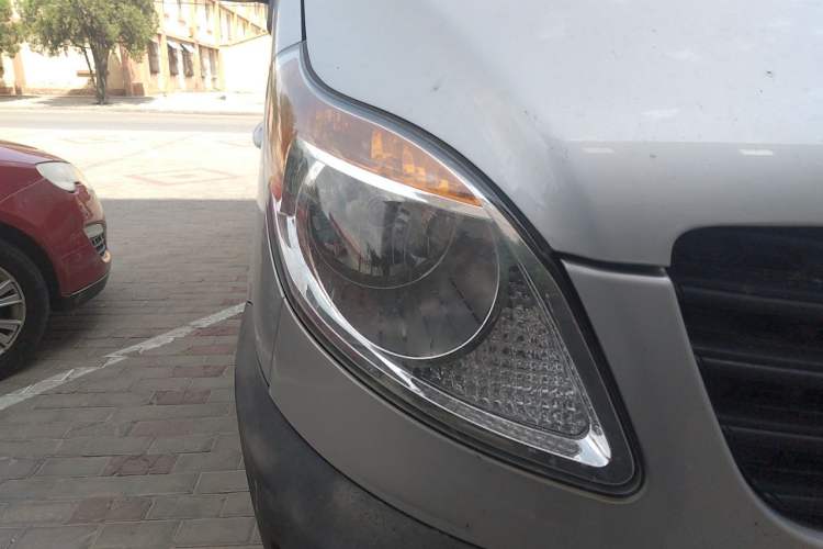 Used JAC Group Sunray 2019 1.9T Fuel-Efficient Platinum Edition 5-9 Seater Star Express Right Front Headlight
