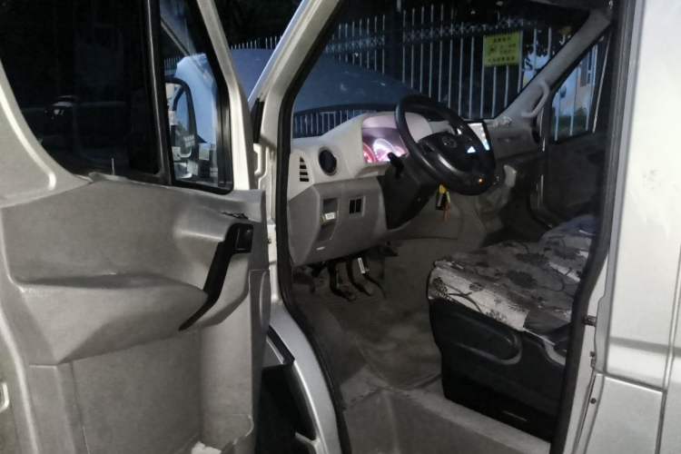 Used JAC Group Sunray 2019 1.9T Fuel-Efficient Platinum Edition 5-9 Seater Star Express Driver Seat