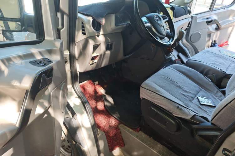 Used JAC Group Sunray 2019 1.9T Fuel-Efficient Platinum Edition 5-9 Seater Star Express Driver Seat