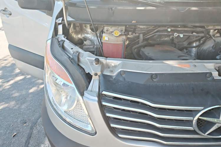 Used JAC Group Sunray 2019 1.9T Fuel-Efficient Platinum Edition 5-9 Seater Star Express Engine Bay Right