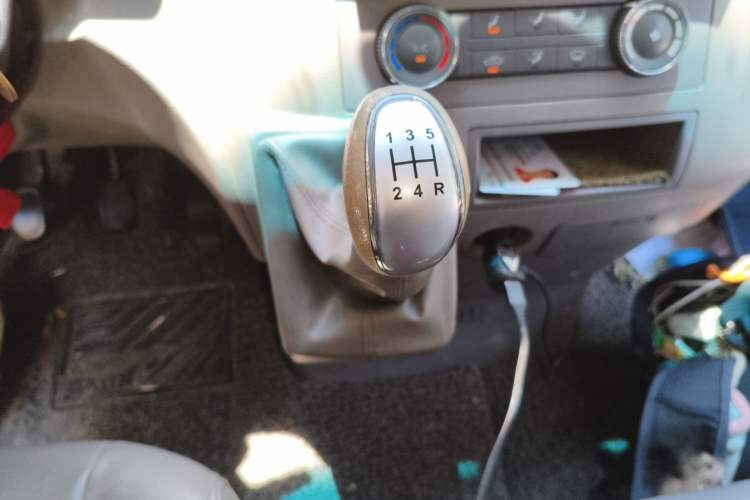 Used JAC Group Sunray 2019 1.9T Fuel-Efficient Platinum Edition 5-9 Seater Star Express Gear Lever