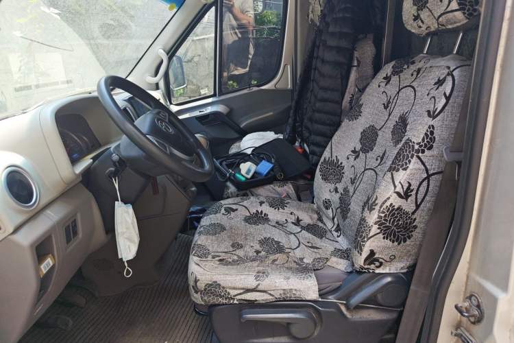 Used JAC Group Sunray 2019 1.9T Fuel-Efficient Platinum Edition 5-9 Seater Star Express Left Front Seat