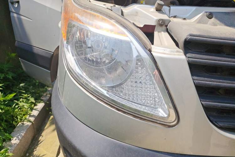 Used JAC Group Sunray 2019 1.9T Fuel-Efficient Platinum Edition 5-9 Seater Star Express Right Front Headlight