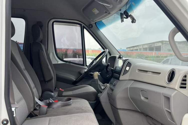 Used JAC Group Sunray 2019 1.9T Fuel-Efficient Platinum Edition 5-9 Seater Star Express Interior 2