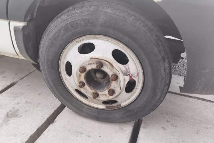 Used JAC Group Sunray  Right Front Wheel Hub