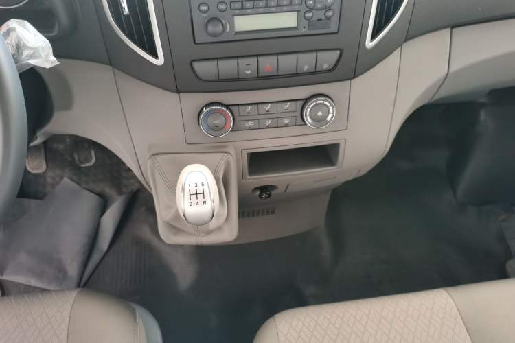 Used JAC Group Sunray 2021 2.0T Fuel-Efficient King Express Version Non-Commercial Long Wheelbase D20TCIF1 Gear Lever