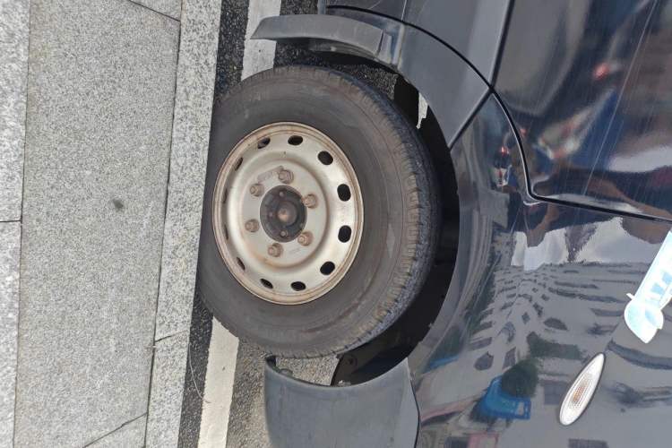Used JAC Group Sunray 2021 2.0T 4-Series Star Express 8/9-Seater D20TCIF1 Right Front Wheel Hub