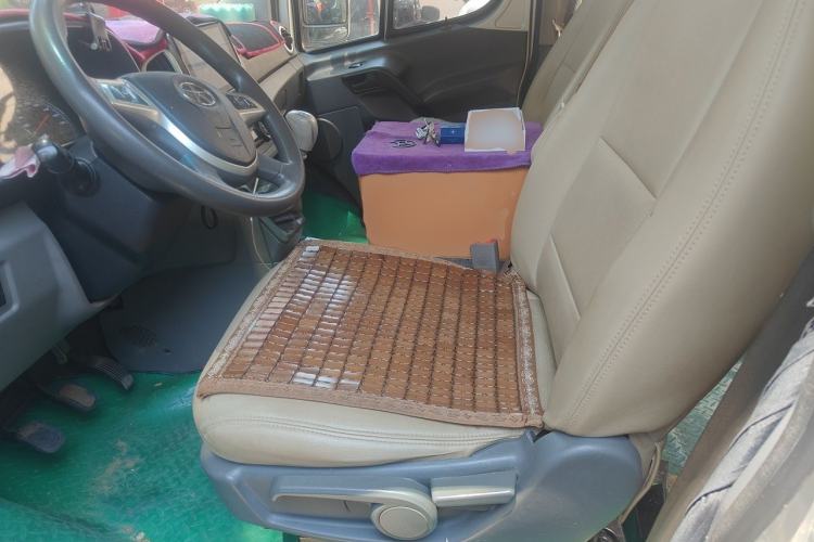Used JAC Group Sunray 2021 2.0T 6-Series Star Express 7-9 Seater D20TCIF1 Left Front Seat