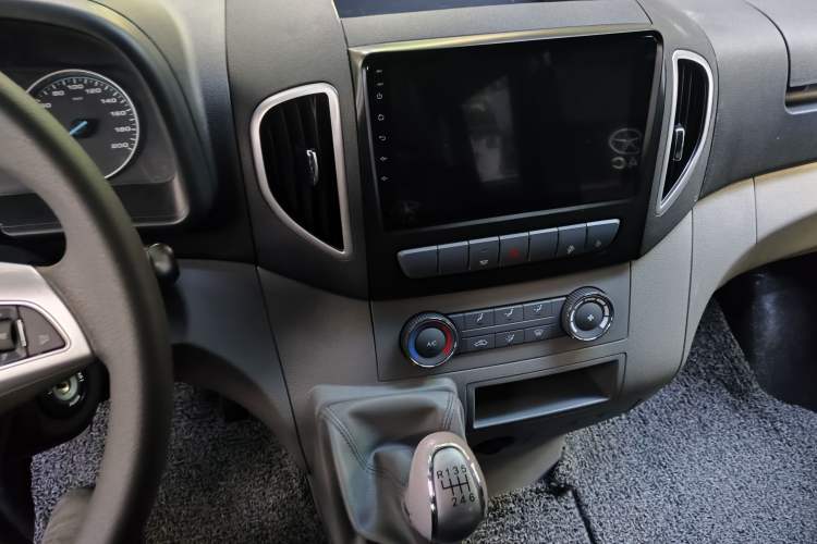 Used JAC Group Sunray 2021 2.0T 5-Series Star Business Van 5- to 12-Seater High-Roof Version D20TCIF1 Audio And AC Panel