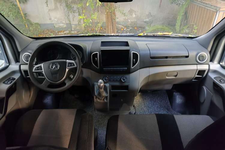 Used JAC Group Sunray 2021 2.0T 5-Series Star Business Van 5- to 12-Seater High-Roof Version D20TCIF1 Center Console
