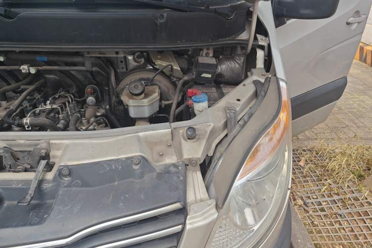 Used JAC Group Sunray 2021 2.2T Jieyun Wang Express Version Engine Bay Left