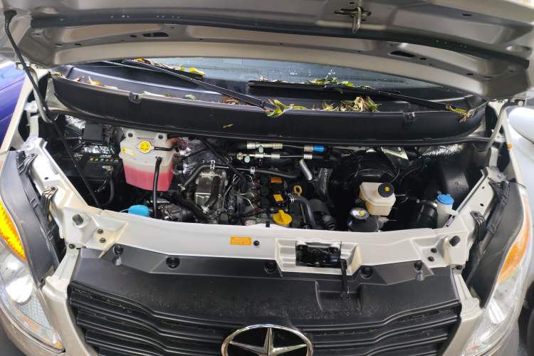 Used JAC Group Sunray 2021 2.0T 5-Series Star Business Van 5- to 12-Seater High-Roof Version D20TCIF1 Engine Bay