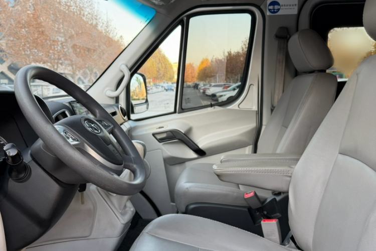 Used JAC Group Sunray 2021 2.0T 4-Series Star Business Van 5-10 Seater D20TCIF1 Interior 2